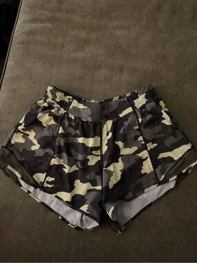 lululemon athletica Women's Camo Running Shorts - Black & Gray
